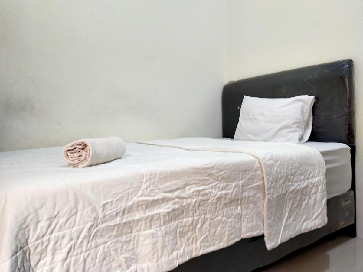 Homestay Danesti Syariah Near Bandara Sultan Hasanuddin Makassar Kültér fotó